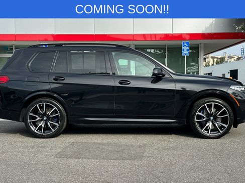 Used 2022 BMW X7 xDrive40i w/ M Sport Package image 3