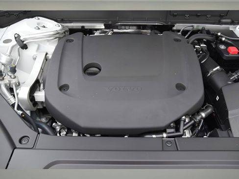 New 2026 Volvo XC90 B6 Plus w/ Protection Package Premier image 24