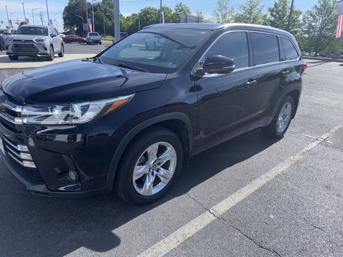Used 2018 Toyota Highlander Limited image 2