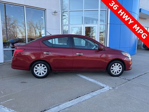 Used 2018 Nissan Versa SV image 7