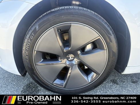 Used 2023 Tesla Model 3 Standard Range image 32
