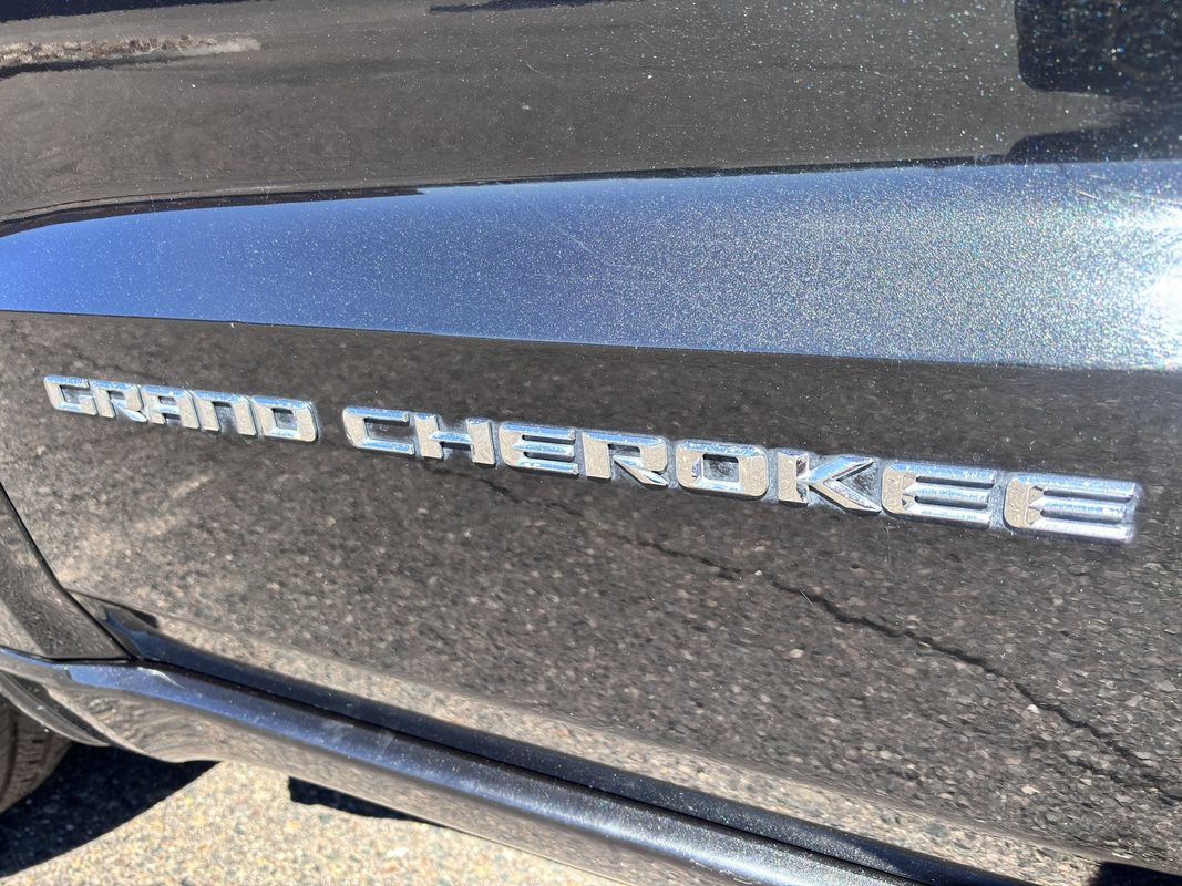 Used 2015 Jeep Grand Cherokee Overland w/ Advanced Technology Group AWD/4WD image 10