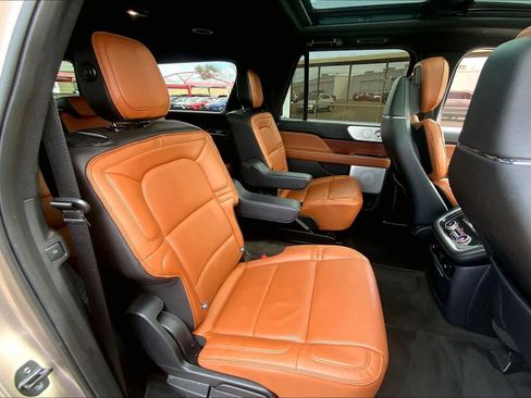 Used 2018 Lincoln Navigator L Reserve w/ Technology Package image 19
