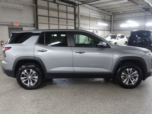 Used 2025 Chevrolet Equinox LT FWD image 8