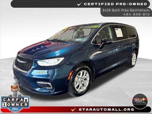 Used 2024 Chrysler Pacifica Touring-L FWD image 1