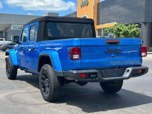 Certified 2023 Jeep Gladiator Sport AWD/4WD image 5
