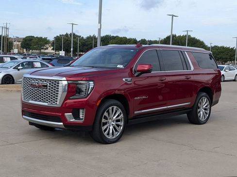 Used 2023 GMC Yukon XL Denali AWD/4WD image 10