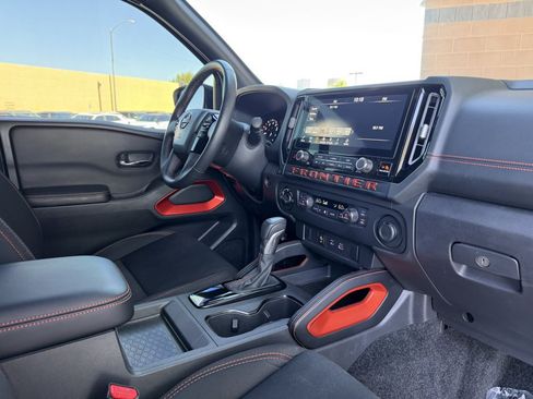 Used 2025 Nissan Frontier PRO-4X AWD/4WD image 39