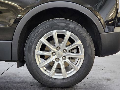 Used 2023 Cadillac XT4 Luxury w/ Cold Weather Package image 29