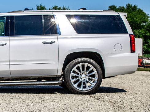 Used 2019 Chevrolet Suburban Premier w/ Premier Plus Edition AWD/4WD image 46