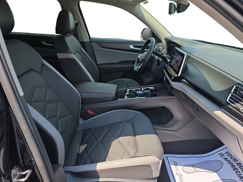 Certified 2024 Volkswagen Atlas Peak Edition SE AWD/4WD image 22