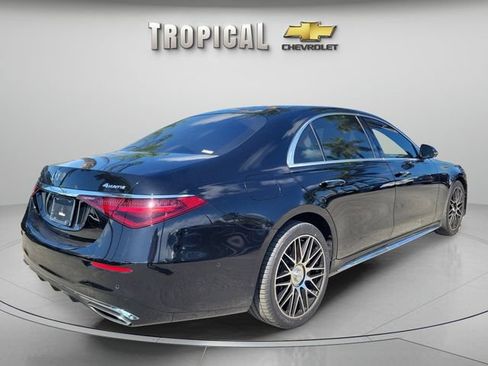 Used 2022 Mercedes-Benz S 580 4MATIC Sedan w/ AMG Line Package image 4