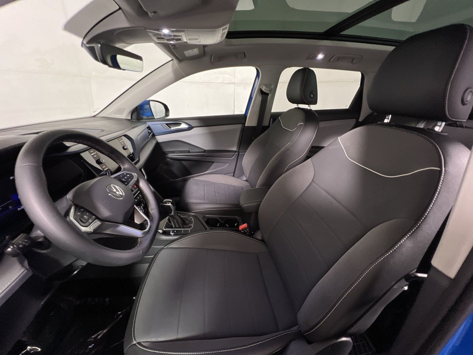 Used 2024 Volkswagen Taos SE w/ Panoramic Sunroof Package FWD image 13