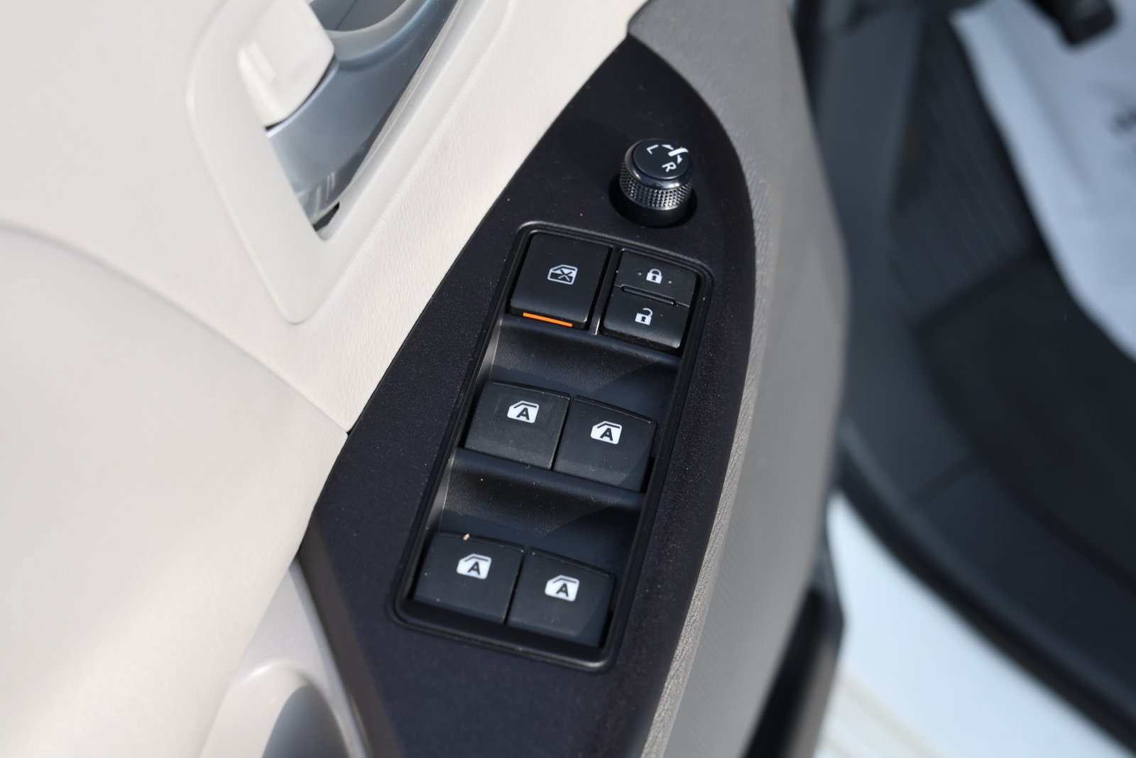 Used 2017 Toyota Sienna LE FWD image 26