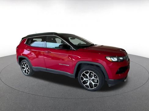 Used 2025 Jeep Compass Limited AWD/4WD image 2