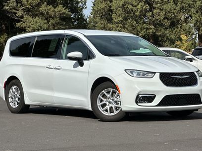 Used 2023 Chrysler Pacifica Touring-L