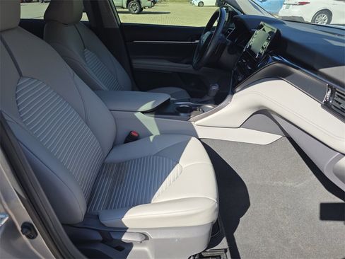 Used 2021 Toyota Camry SE image 14