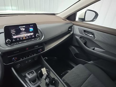 Used 2023 Nissan Rogue SV image 25