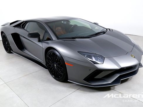Used 2018 Lamborghini Aventador S AWD/4WD image 3