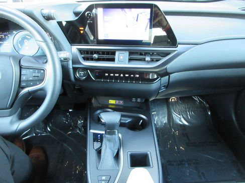 Used 2024 Lexus UX 250h FWD image 37