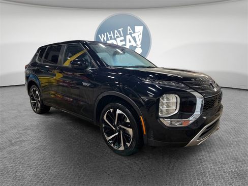 Used 2025 Mitsubishi Outlander SE image 1