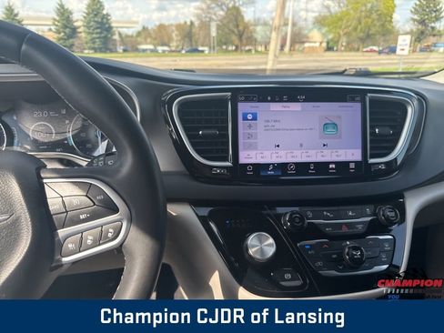 Used 2023 Chrysler Pacifica Touring-L FWD image 25