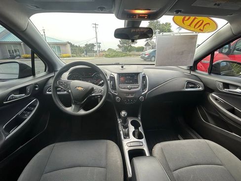 Used 2019 Chevrolet Cruze LS w/ LS Convenience Package FWD image 12