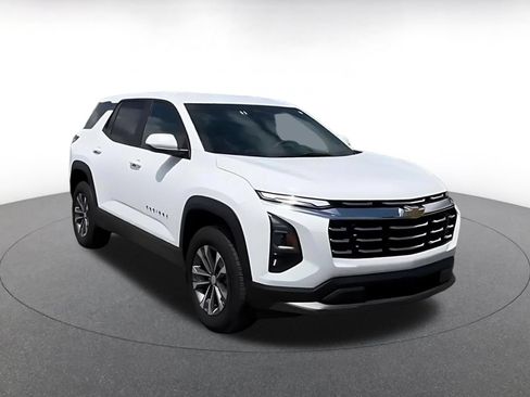 Used 2025 Chevrolet Equinox LT FWD image 2