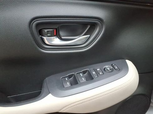 Used 2023 Honda HR-V LX image 13