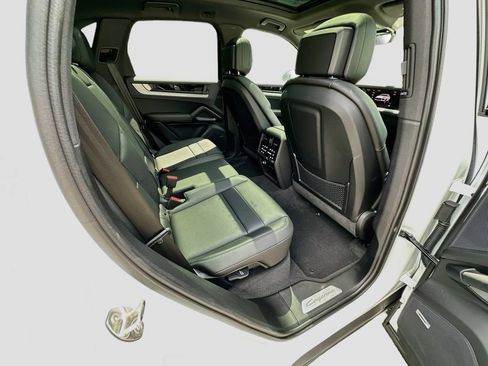 Certified 2026 Porsche Cayenne AWD/4WD image 29