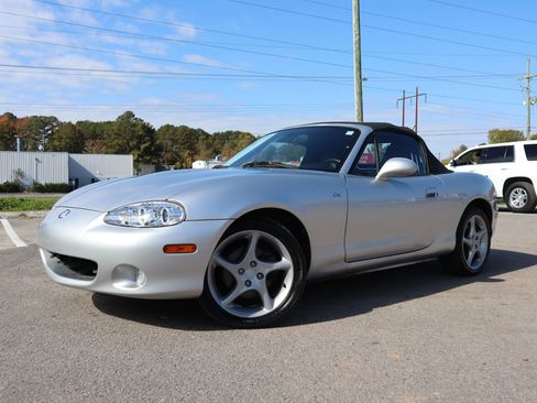 Used 2003 MAZDA MX-5 Miata RWD image 13