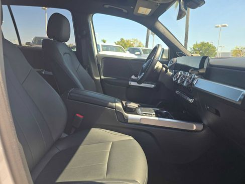 Used 2022 Mercedes-Benz GLB 250 image 11