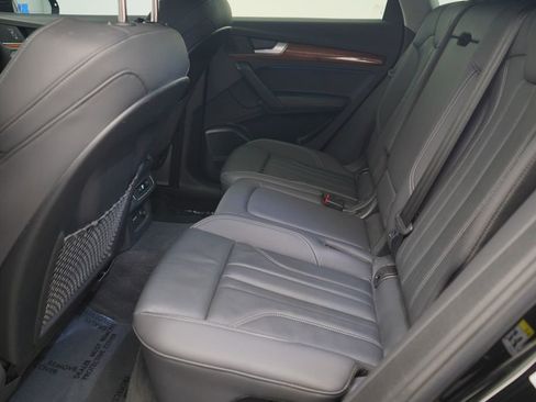 Used 2023 Audi Q5 e Premium Plus w/ Premium Plus Package image 7