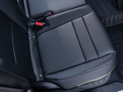 Certified 2026 Porsche Cayenne AWD/4WD image 37