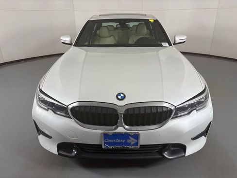 Used 2022 BMW 330i xDrive 330i xDrive w/ Driving Assistance Package image 3