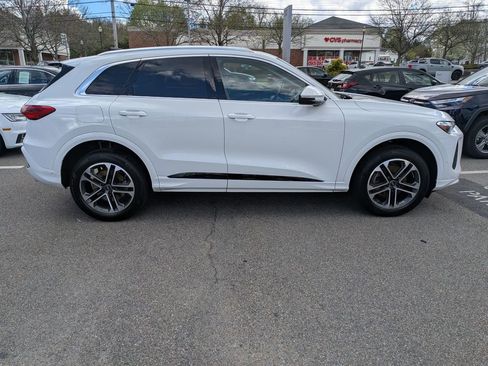 Used 2025 Audi Q5 Premium w/ 19" Wheel Package AWD/4WD image 2