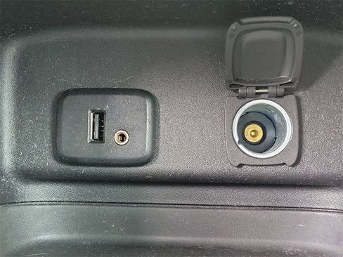 Used 2018 Chevrolet Equinox LT image 30