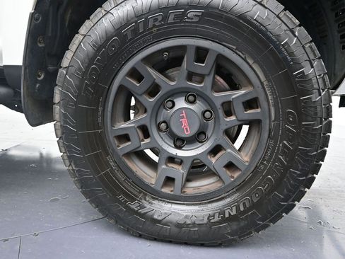 Used 2018 Toyota 4Runner SR5 image 6