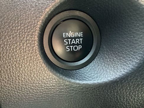 Used 2025 Toyota Corolla Cross XLE FWD image 22
