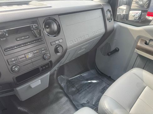 Used 2013 Ford F250 XL w/ Snow Plow Prep Pkg AWD/4WD image 5