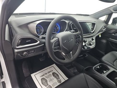 New 2026 Chrysler Pacifica Select image 23