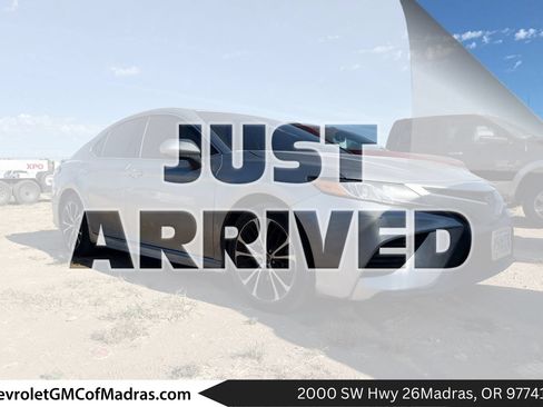 Used 2018 Toyota Camry SE FWD image 1