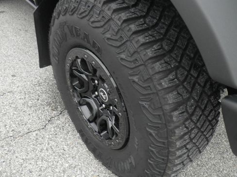 Certified 2023 Ford Bronco Wildtrak image 9