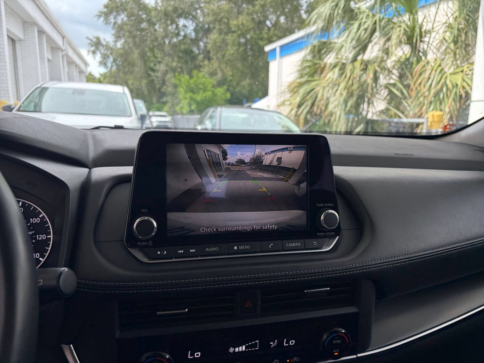 Used 2025 Nissan Rogue SV FWD image 25