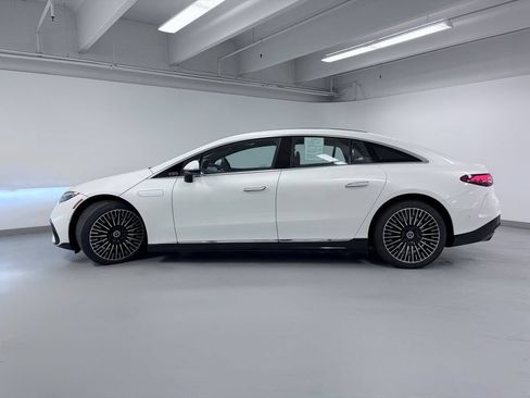 Used 2022 Mercedes-Benz EQS 580 4MATIC Sedan image 4