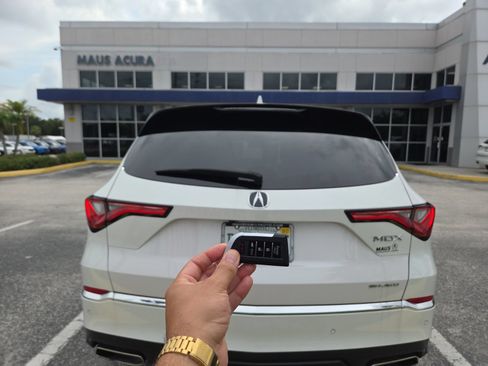 Used 2024 Acura MDX SH-AWD w/ Advance Package image 10