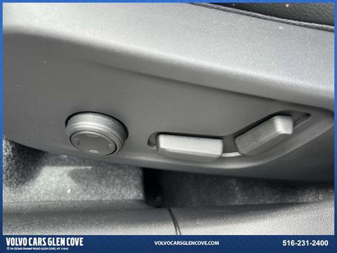 Certified 2024 Volvo XC40 B5 Plus w/ Protection Package Premier image 17