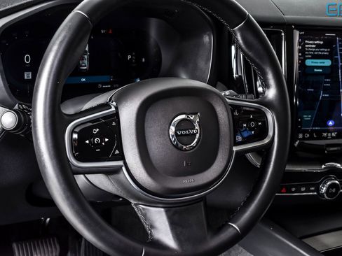 Used 2025 Volvo XC60 B5 Plus image 18