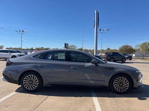 Used 2025 Hyundai Sonata Limited image 4