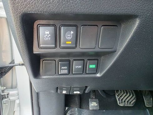 Used 2017 Nissan Rogue SV AWD/4WD image 24